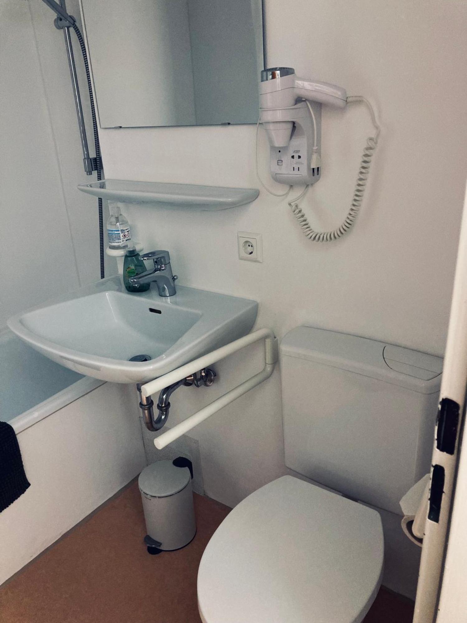 Free Apartment - Ermstal Bad Urach Luaran gambar