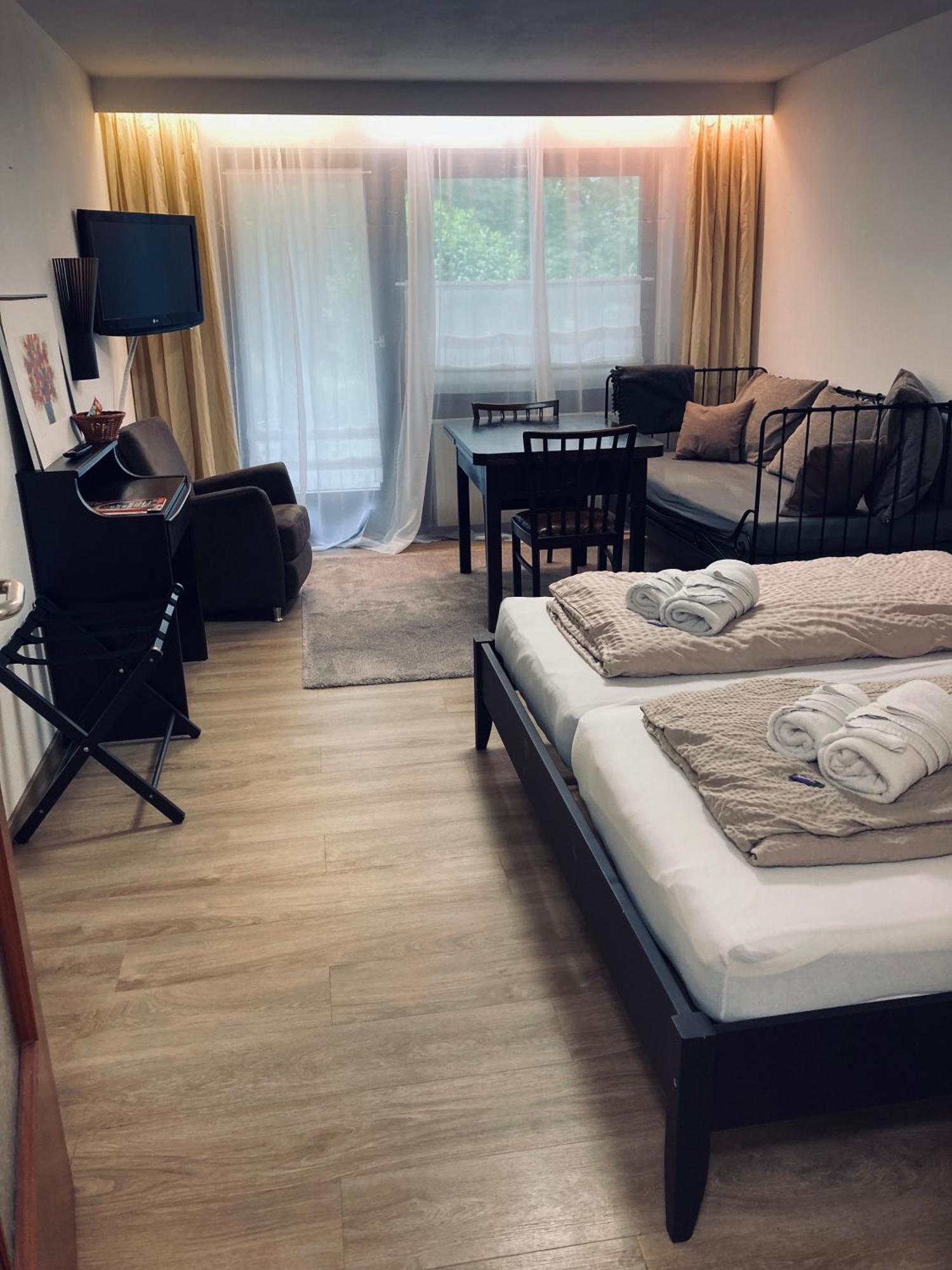 Free Apartment - Ermstal Bad Urach Luaran gambar
